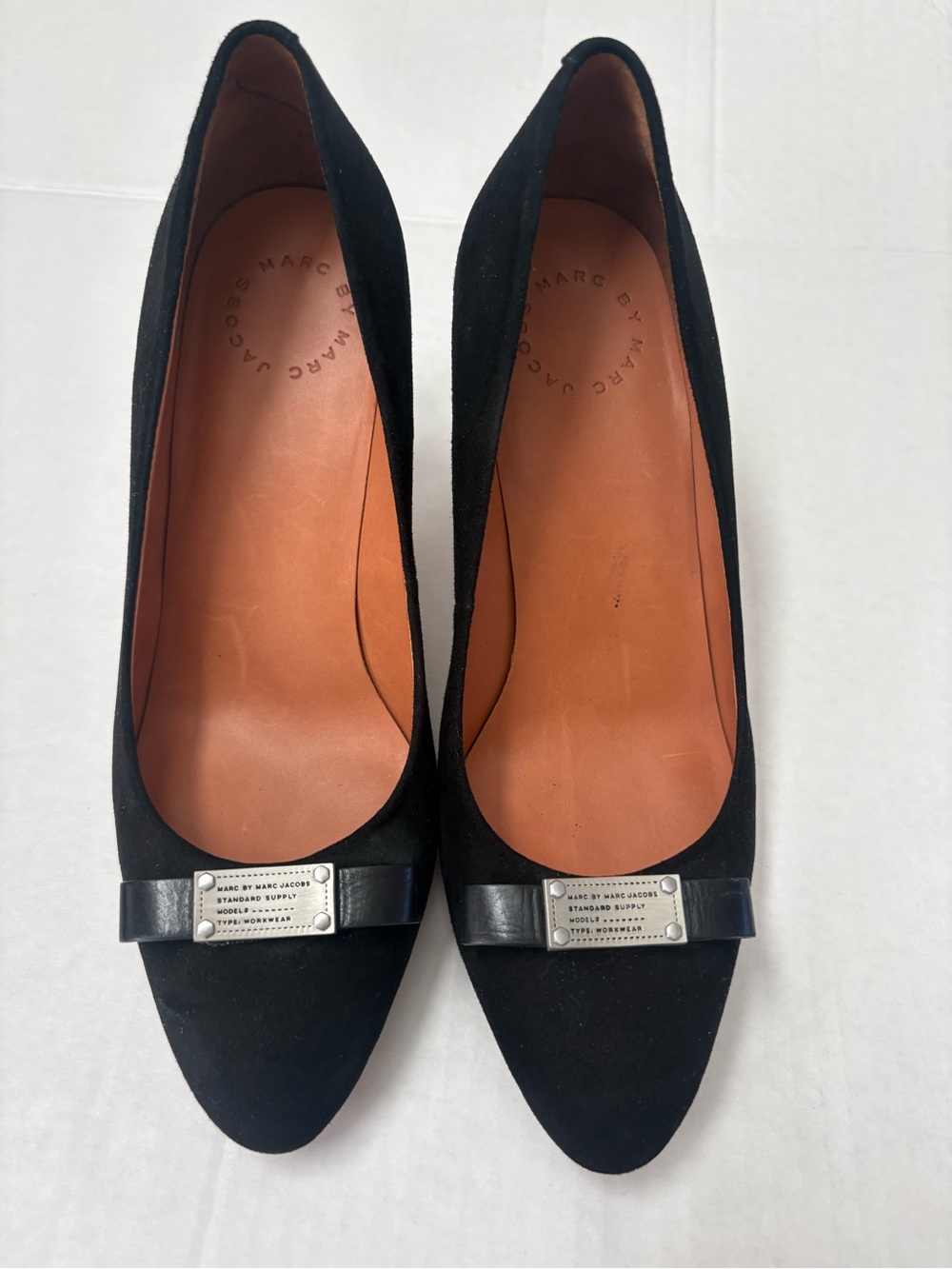 Marc by Marc Jacobs Black Suede kitten heel with Bow and Logo Plaque size 8 (38)